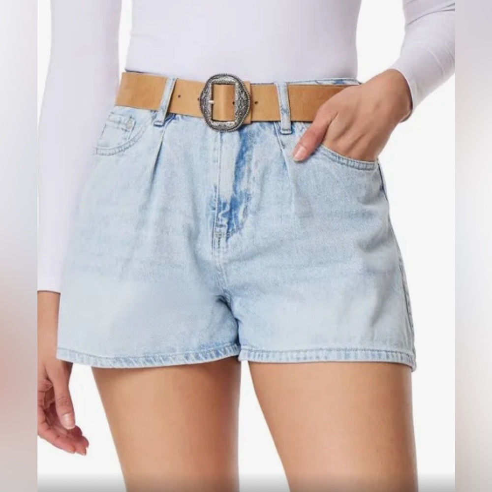 Wallflower Pleated Jean shorts NWOT